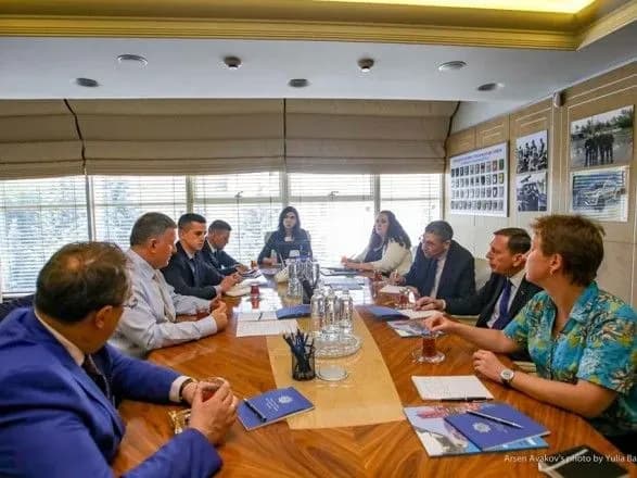 avakov-predstaviv-delegatsiyi-atlantic-council-strategiyu-deokupatsiyi-donbasu