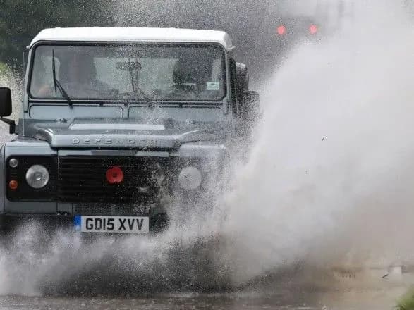 poveni-u-velikiy-britaniyi-zablokuvali-rukh-zaliznitseyu