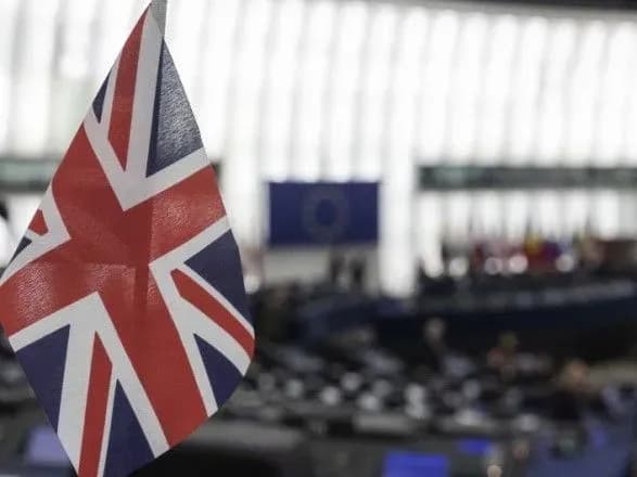 u-velikiy-britaniyi-golosuvali-za-nastupnika-mey-viznachivsya-favorit