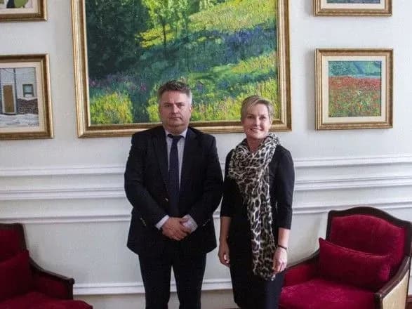 mzs-priynyalo-kopiyi-virchikh-gramot-vid-novopriznachenoyi-posla-finlyandskoyi-respubliki-v-ukrayini