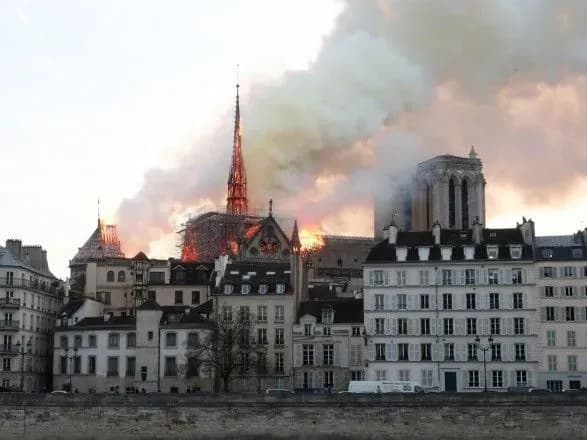 tilki-9-vneseni-z-obitsyanikh-pozhertv-na-sobor-parizkoyi-bogomateri-zmi