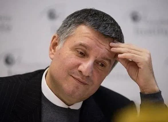 prezident-vidpoviv-na-petitsiyu-za-vidstavku-avakova