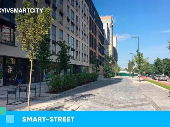 monitoring-povitrya-wi-fi-ta-rozumne-osvitlennya-u-kiyevi-vidkrili-pershu-smart-vulitsyu-kmda