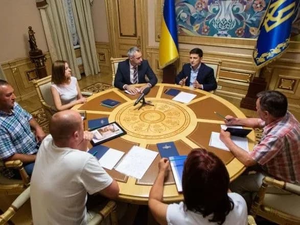 zelenskiy-vzyav-pid-osobistiy-kontrol-rozsliduvannya-smertey-viyskovikh-za-pidozrilikh-obstavin