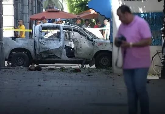 u-tunisi-stalisya-dva-vibukhi-devyat-lyudey-poraneno