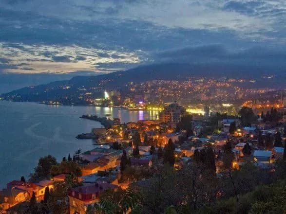 sche-dva-servisu-vidalili-z-poshuku-goteli-v-okupovanomu-krimu