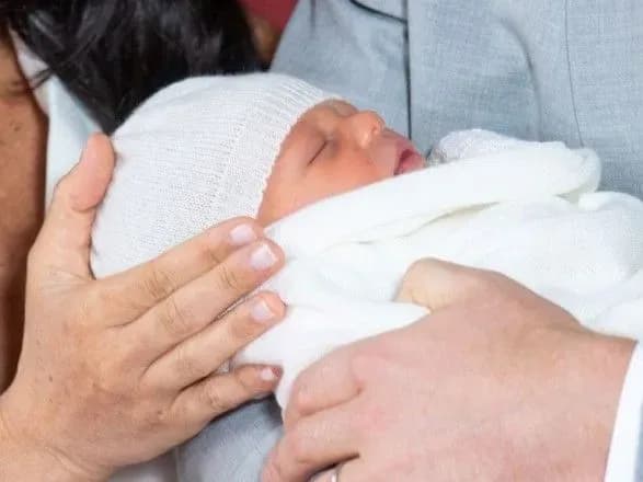 megan-markl-ta-prints-garri-khrestili-pervistka