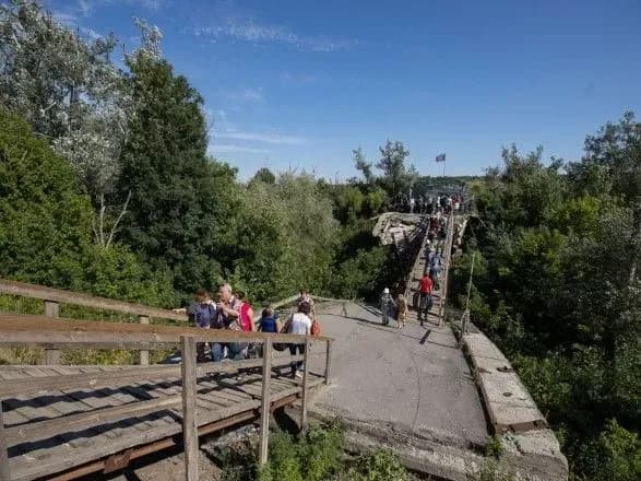 zelenskiy-rozpoviv-za-yakikh-umov-ukrayina-vidbuduye-mist-u-stanitsi-luganskiy