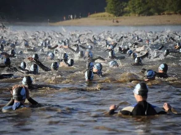 den-dnipra-u-kiyevi-vidznachat-masovim-pereplivom-richki