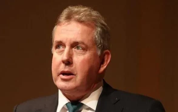 britaniya-pochala-rozsliduvannya-vitoku-listuvannya-posla-v-ssha