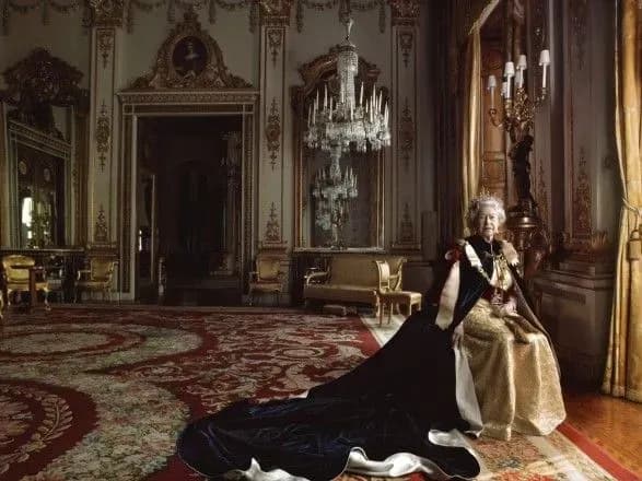 koroleva-yelizaveta-ii-mozhe-vikoristati-monarshu-vladu-dlya-zupunki-brexit-bez-ugodi-zmi