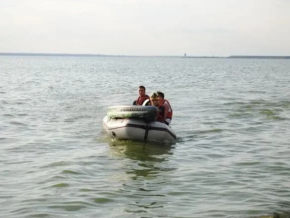 viter-u-limani-vidnis-kayak-z-pidlitkom-na-5-km-vid-berega