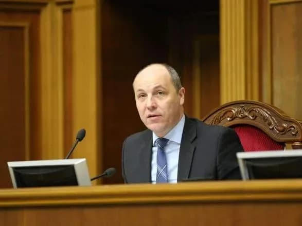 parubiy-zvernuvsya-do-prezidenta-z-prokhannyam-privesti-sviy-list-do-vr-do-vimog-zakonu