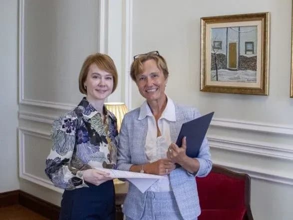 u-mzs-priynyali-kopiyi-virchikh-gramot-vid-novogo-posla-nimechchini