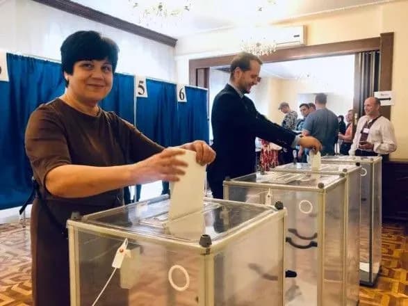 pozachergovi-vibori-narodnikh-deputativ-u-polschi-vzhe-utvorilis-chergi