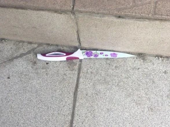 dvorichniy-khlopchik-u-dnipri-gulyav-vulitseyu-z-nozhem