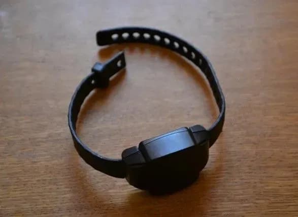 yefremovu-nadyagli-elektronniy-braslet