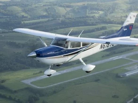 pri-zitknenni-litaka-ta-planera-v-kanadi-zaginuli-dvoye-lyudey