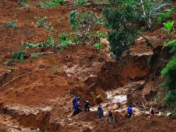 zhertvami-zsuvu-v-myanmi-stali-14-osib