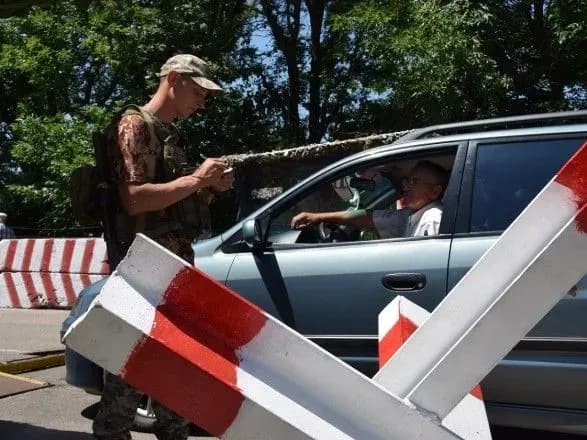 situatsiya-na-kpvv-u-zoni-provedennya-oos-u-chergakh-stoyali-ponad-200-avtivok