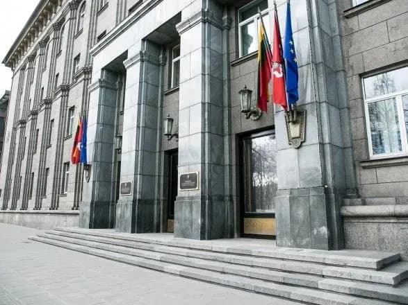 mzs-litvi-planuye-na-rivni-yes-domagatisya-neviznannya-rosiyskikh-pasportiv-vidanikh-na-donbasi
