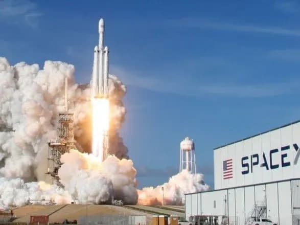 raketa-falcon-9-z-izrayilskim-suputnikom-zvyazku-amos-17-startuvala-z-misu-kanaveral