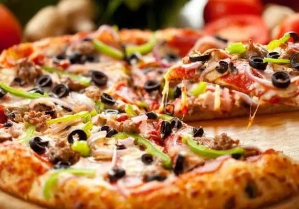 u-stolichniy-merezhi-pitseriy-gotuvali-nebezpechnu-yizhu-kontroleri