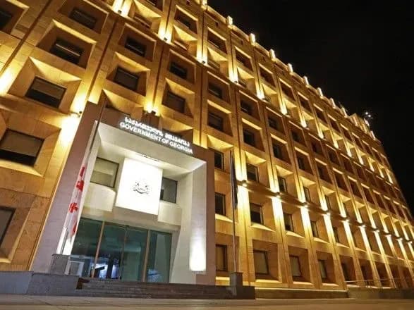 u-gruziyi-prispustili-derzhavni-prapori-v-znak-11-yi-richnitsi-agresiyi-rf