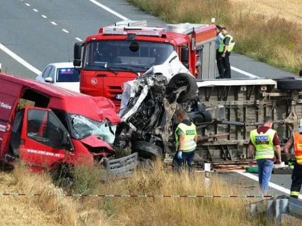 schonaymenshe-dvoye-ukrayintsiv-zaginuli-u-dtp-na-teritoriyi-chekhiyi-zmi