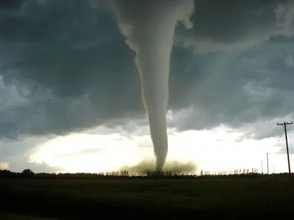 tornado-proyshovsya-tsentrom-amsterdama