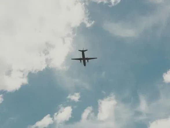 poblizu-rima-z-neba-padali-fragmenti-litaka-yakiy-avariyno-prizemlivsya