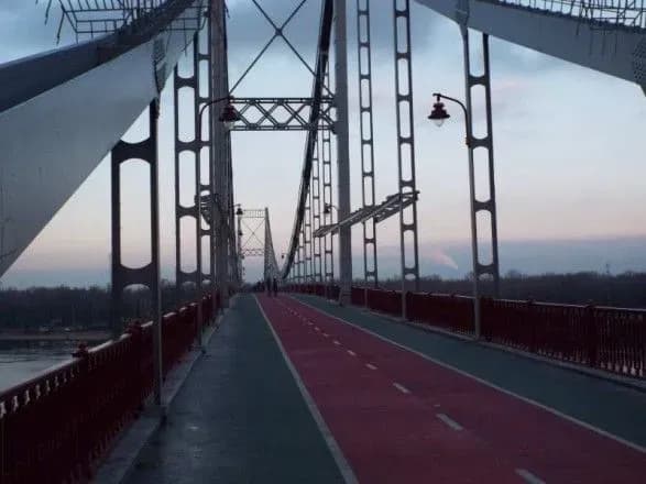 na-trukhaniv-ostriv-obmezhat-rukh-cherez-pishokhidniy-mist