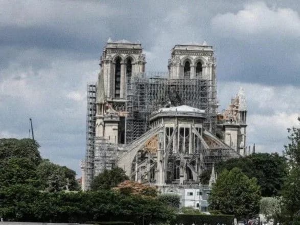 pochalasya-operatsiya-z-ochischennya-kvartaliv-bilya-notr-dama-vid-zabrudnennya-svintsem