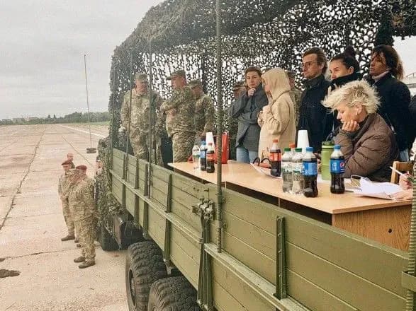 alan-badoyev-ta-olena-kolyadenko-stali-rezhiserami-khodi-gidnosti-na-den-nezalezhnosti