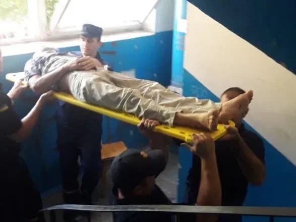 na-mikolayivschini-cholovik-vipav-z-vikna-bagatopoverkhivki