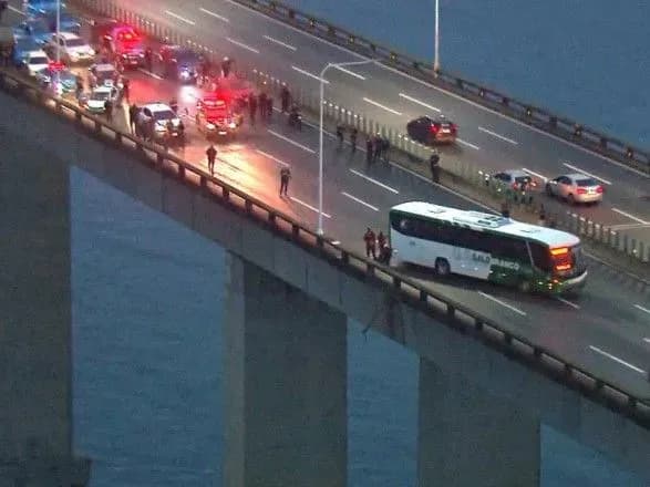 zakhoplennya-zaruchnikiv-u-rio-snayper-likviduvav-zlochintsya-vryatovano-ponad-30-osib