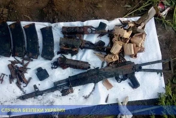 u-pokinutiy-shkoli-v-rayoni-provedennya-oos-viyavleno-skhovanku-zi-zbroyeyu