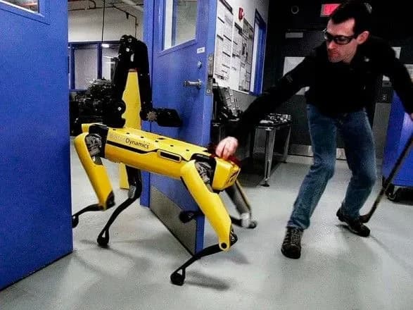 youtube-pririvnyav-bitvi-robotiv-do-zhorstokogo-povodzhennya-z-tvarinami