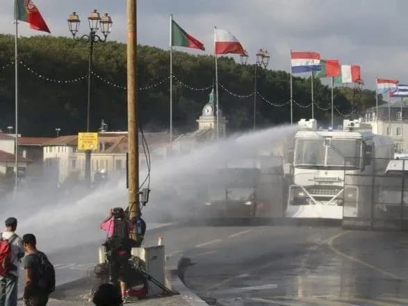 u-frantsiyi-zatrimali-68-osib-na-protestakh-proti-g7