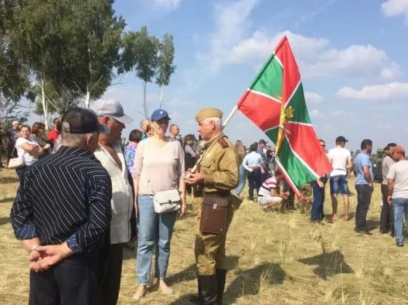 na-altayi-instsenuvali-bitvu-za-dnipro