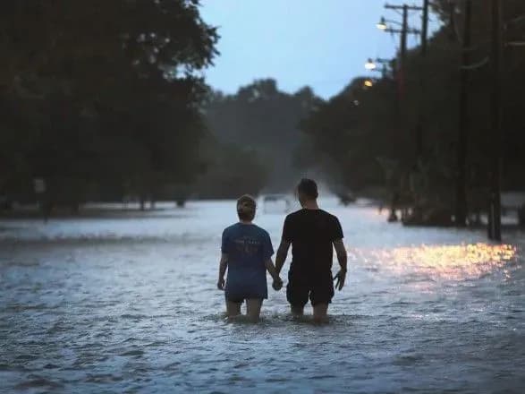 tramp-rozporyadivsya-vidiliti-dopomogu-postrazhdaliy-vid-uraganu-luyiziani