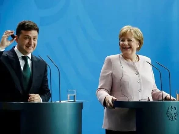 merkel-rozpovist-zelenskomu-podrobitsi-schodo-obgovorennya-ukrayini-na-samiti-g7