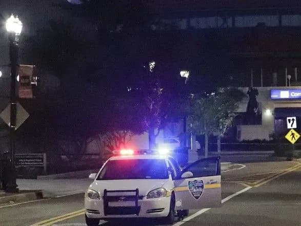 v-ssha-cholovik-zabarikaduvavsya-v-budinku-ta-vidkriv-strilyaninu-po-politsiyi