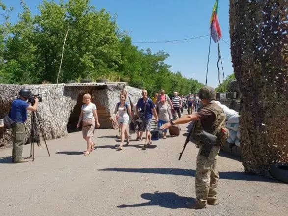 na-kpvv-u-zoni-oos-u-chergakh-perebuvali-200-avtivok