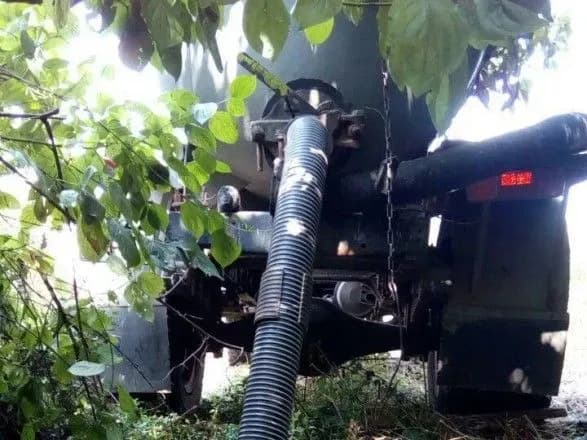 cherez-vipari-z-kanalizatsiyi-pid-rivnim-pomer-komunalnik-dvoye-u-likarni