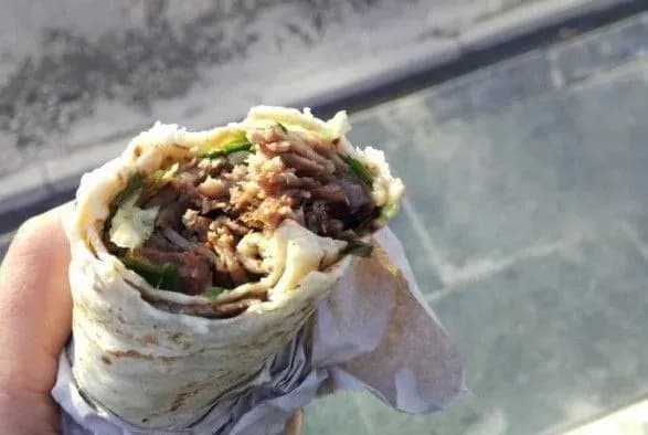 u-kiyevi-studenti-otruyilisya-shaurmoyu-sim-lyudey-v-likarni