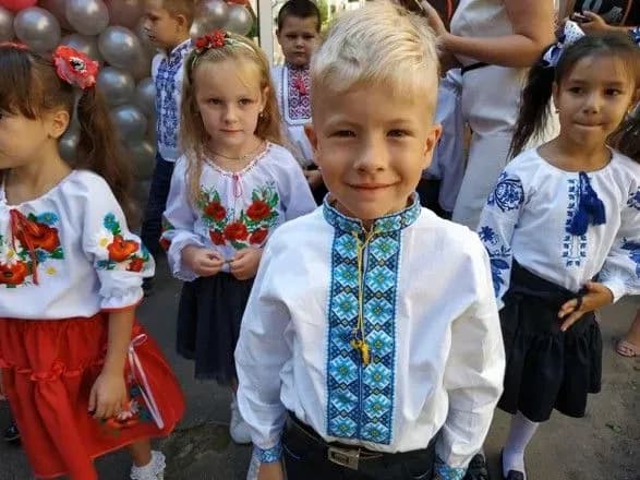 volodimir-zelenskiy-napisav-layfkhaki-dlya-pershoklasnikiv