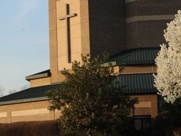 z-biblioteki-katolitskoyi-shkoli-v-tennessi-viluchili-garri-pottera-cherez-zlikh-dukhiv