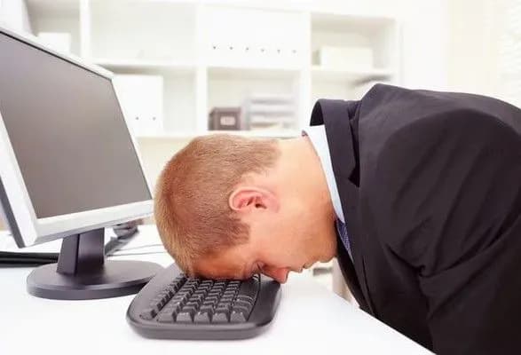 ofisna-robota-negativno-vplivaye-na-sertsevo-sudinnu-sistemu-kardiolog