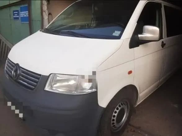 cherez-600-pachok-sigaret-ukrayinets-vtrativ-mikroavtobus